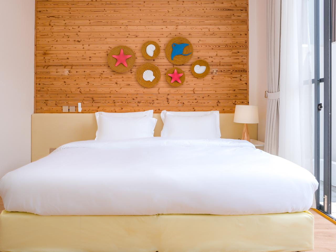 Deluxe Double with Bathtub