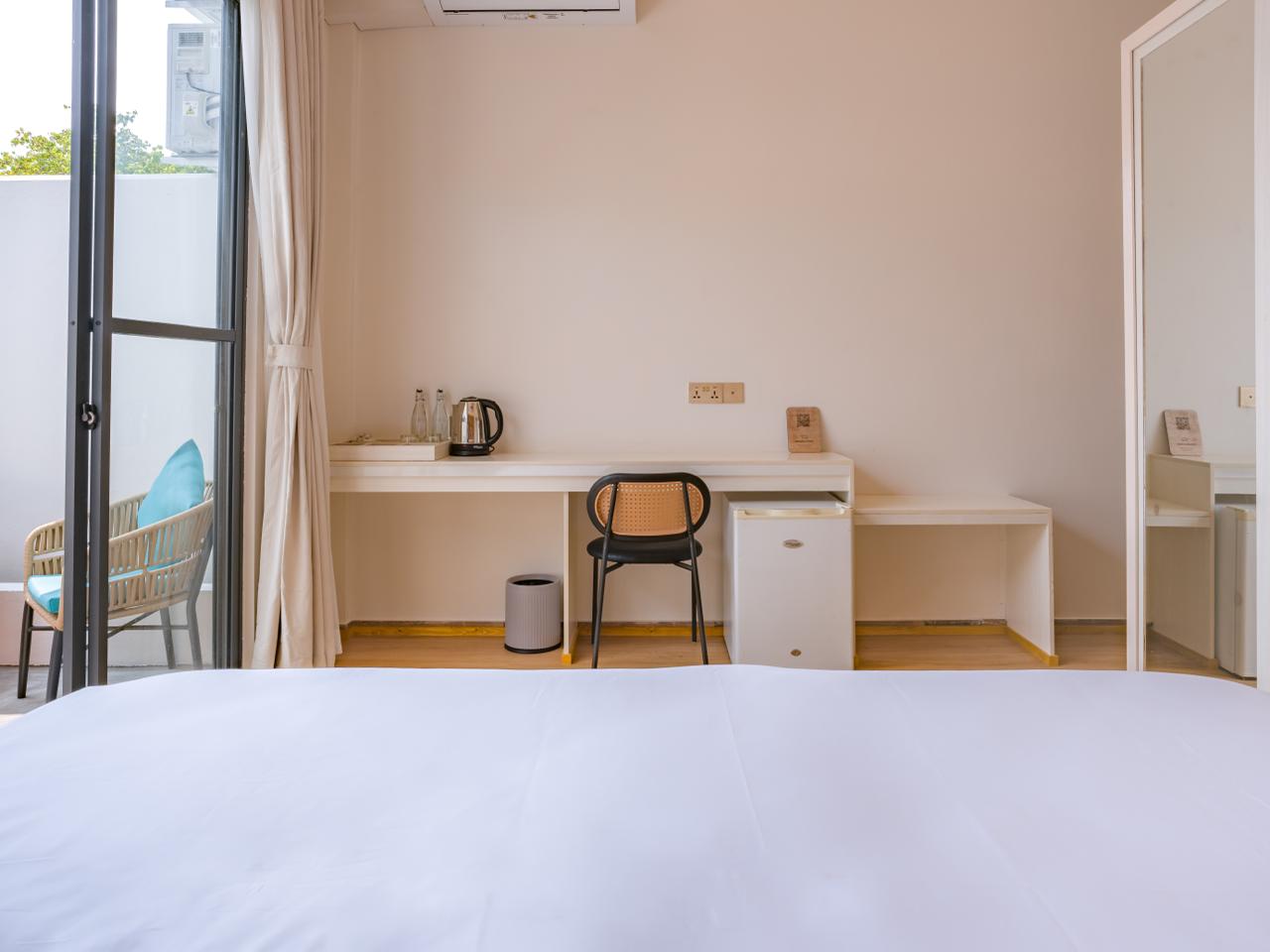 Deluxe Double with Bathtub